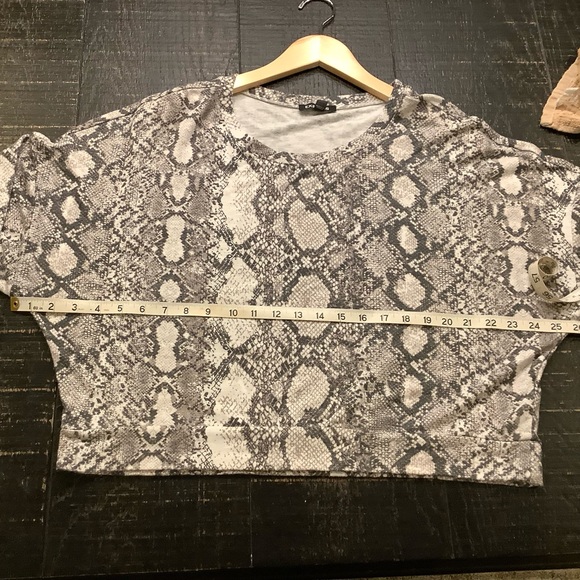 Express Snake Patterned Top - Picture 5 of 6